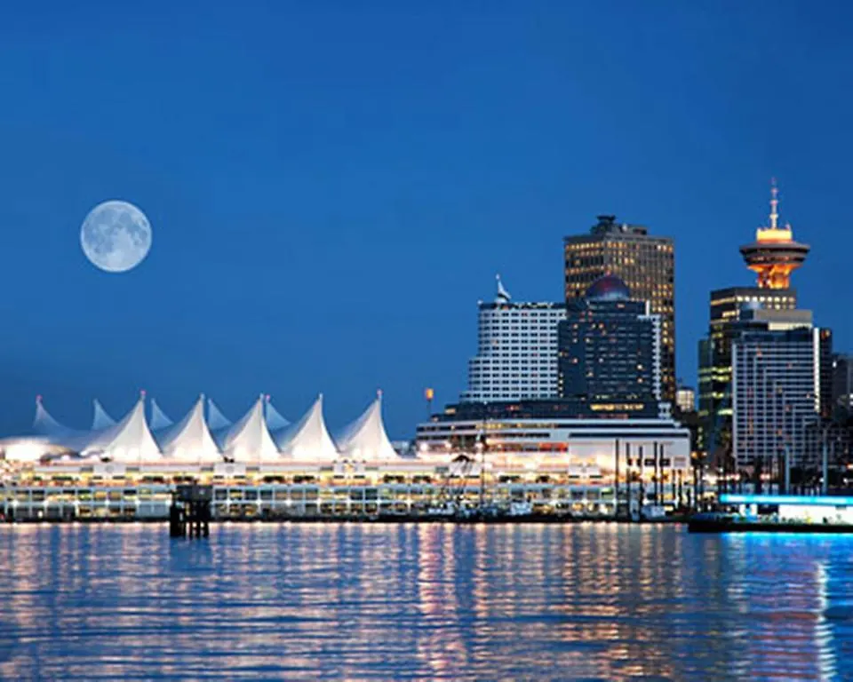 *** Aparthotel Divya Sutra Suites On Robson Downtown Vancouver Canada