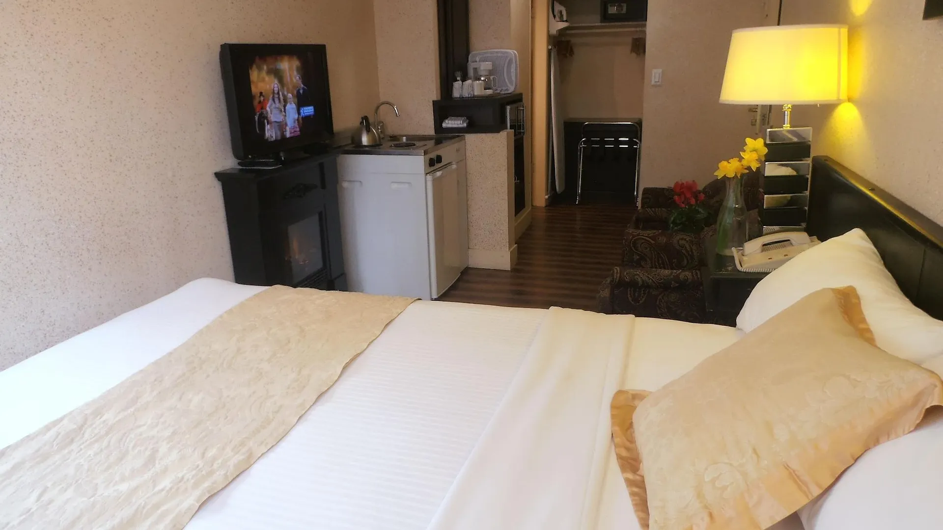 Divya Sutra Suites On Robson Downtown Vancouver