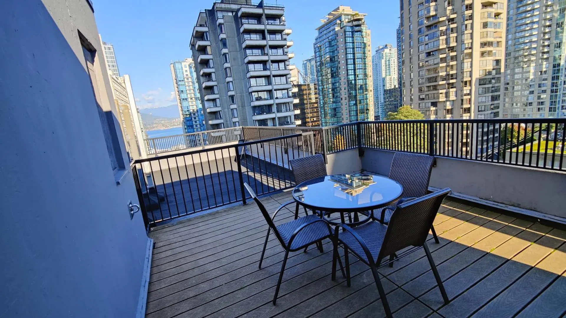 Aparthotel Divya Sutra Suites On Robson Downtown Vancouver