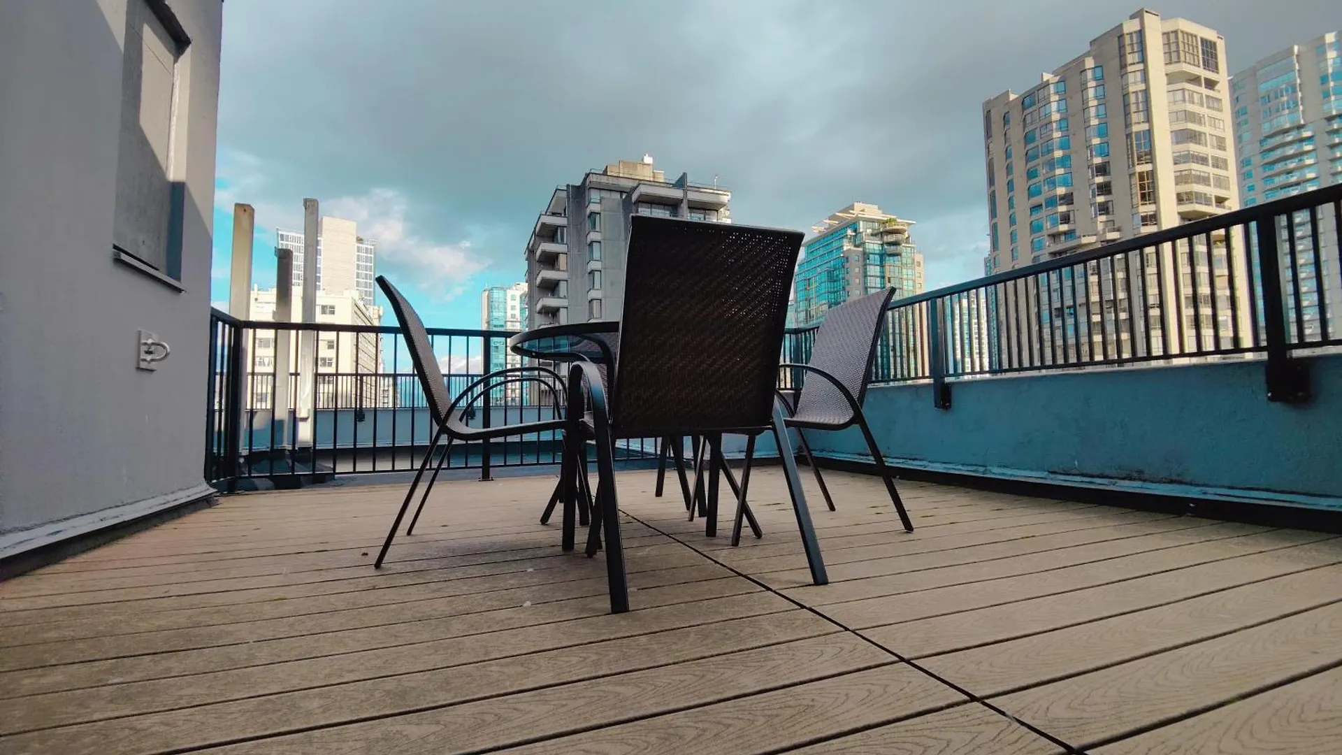Divya Sutra Suites On Robson Downtown Vancouver