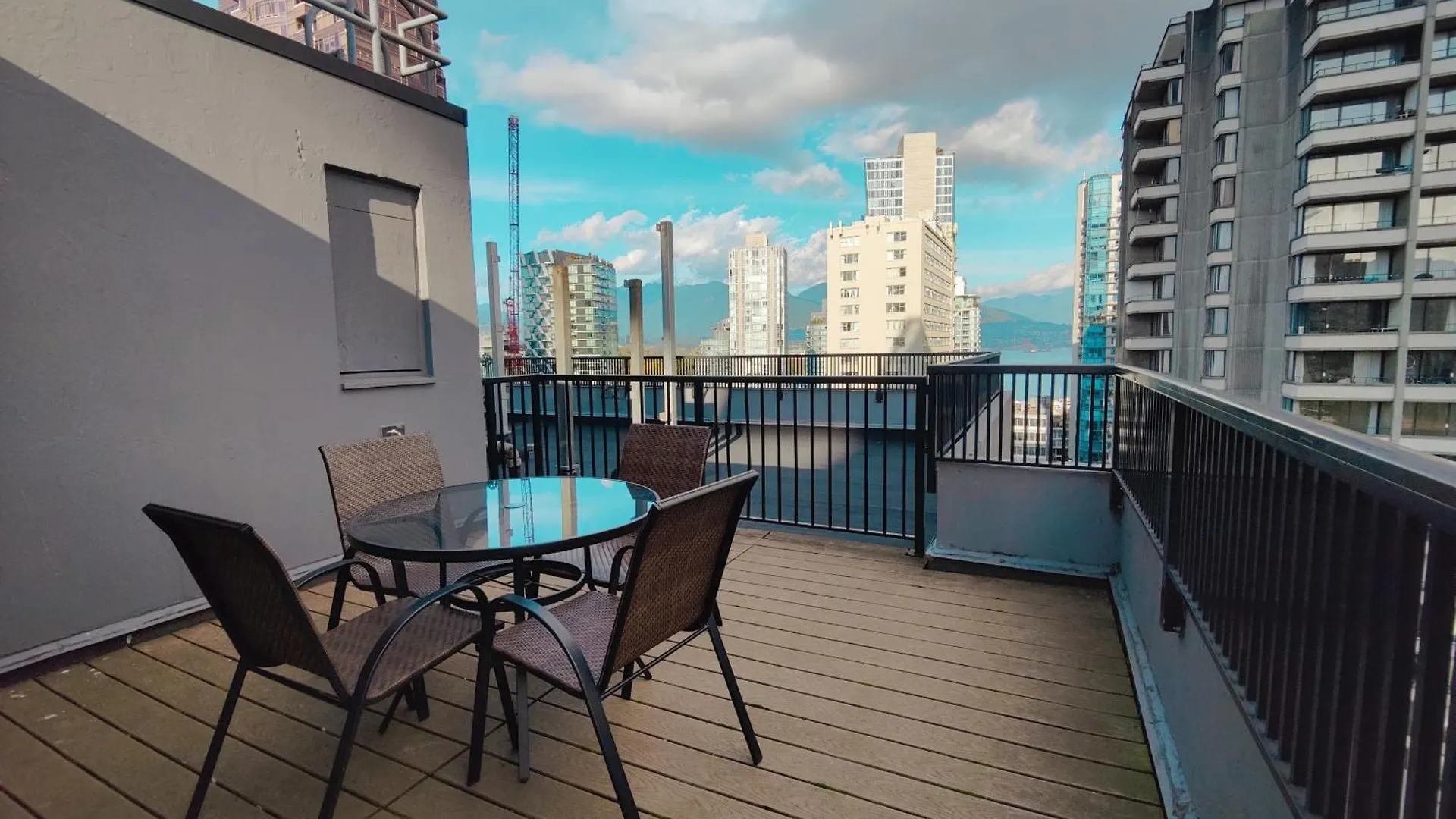Aparthotel Divya Sutra Suites On Robson Downtown Vancouver