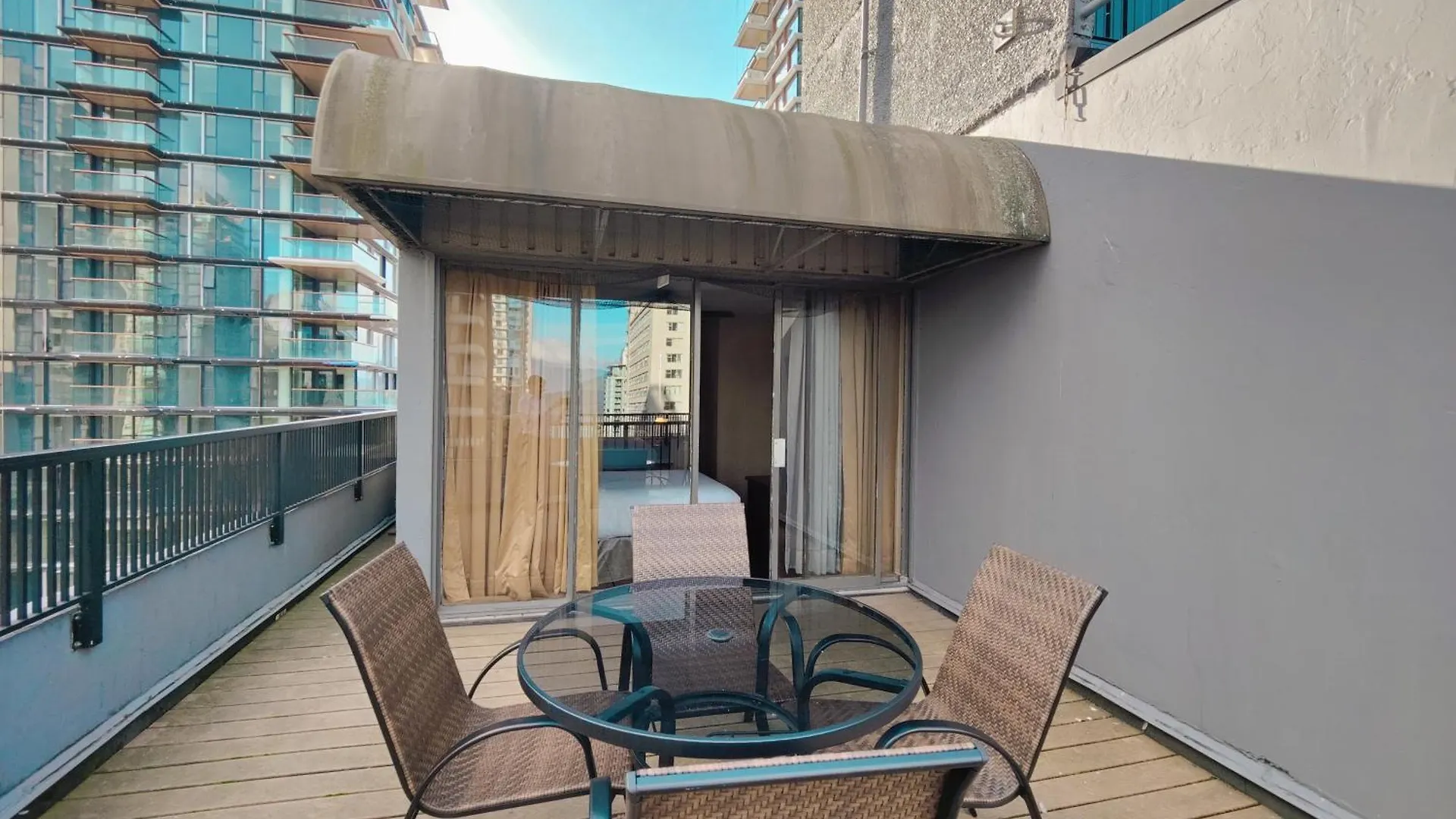 Divya Sutra Suites On Robson Downtown Vancouver 3*,