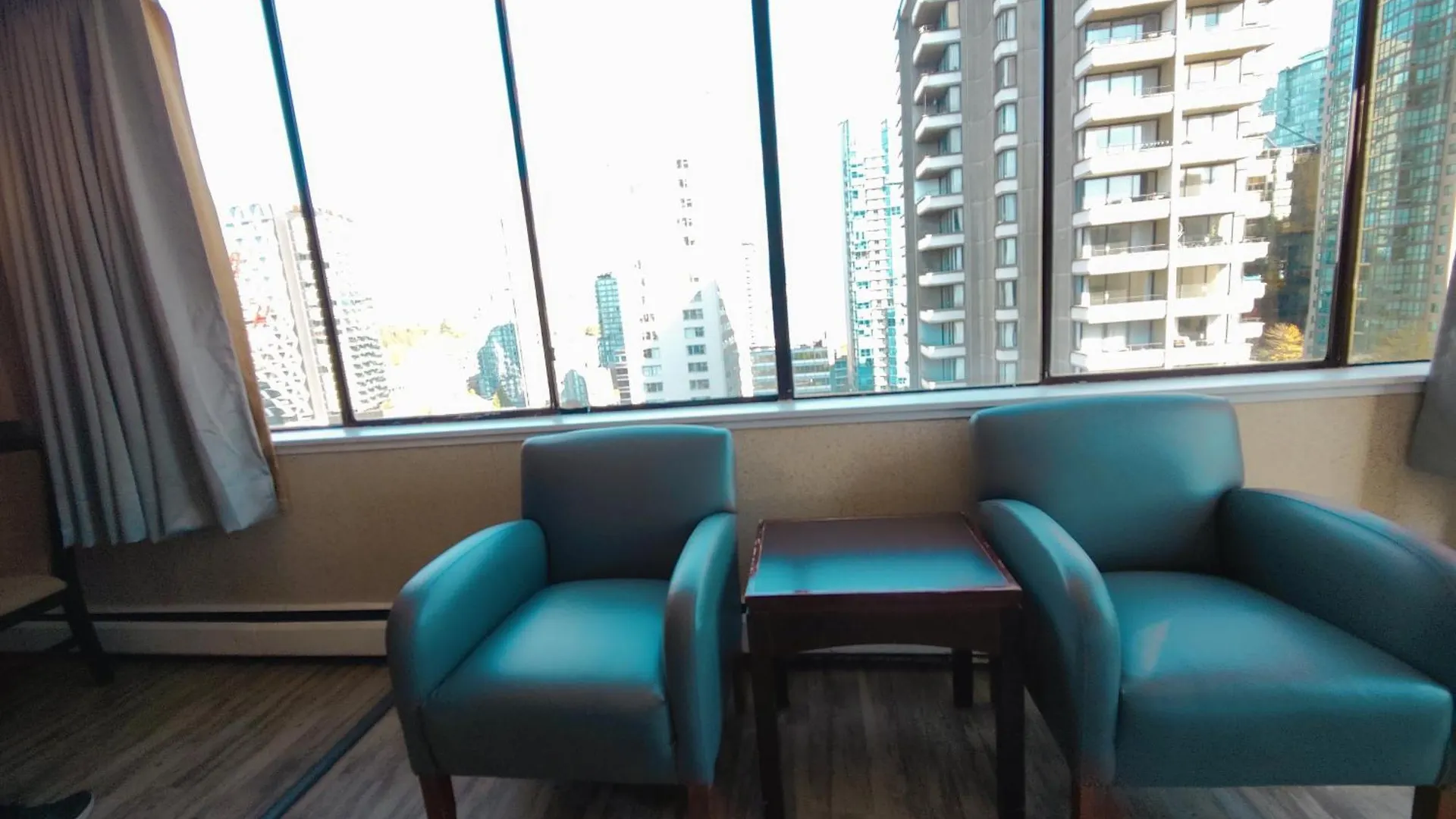 Divya Sutra Suites On Robson Downtown Vancouver Aparthotel