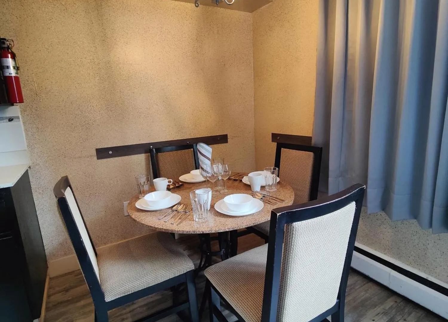 *** Aparthotel Divya Sutra Suites On Robson Downtown Vancouver Canada