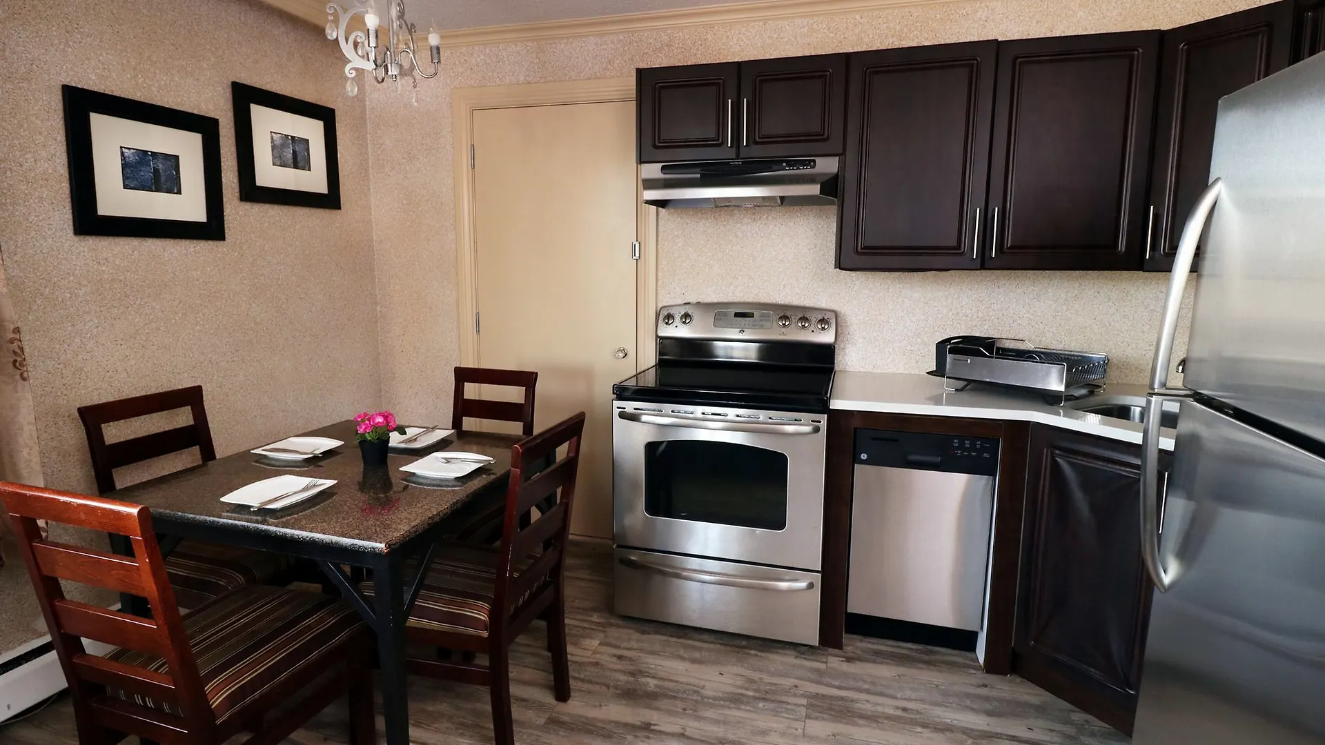 Divya Sutra Suites On Robson Downtown Vancouver 3*,