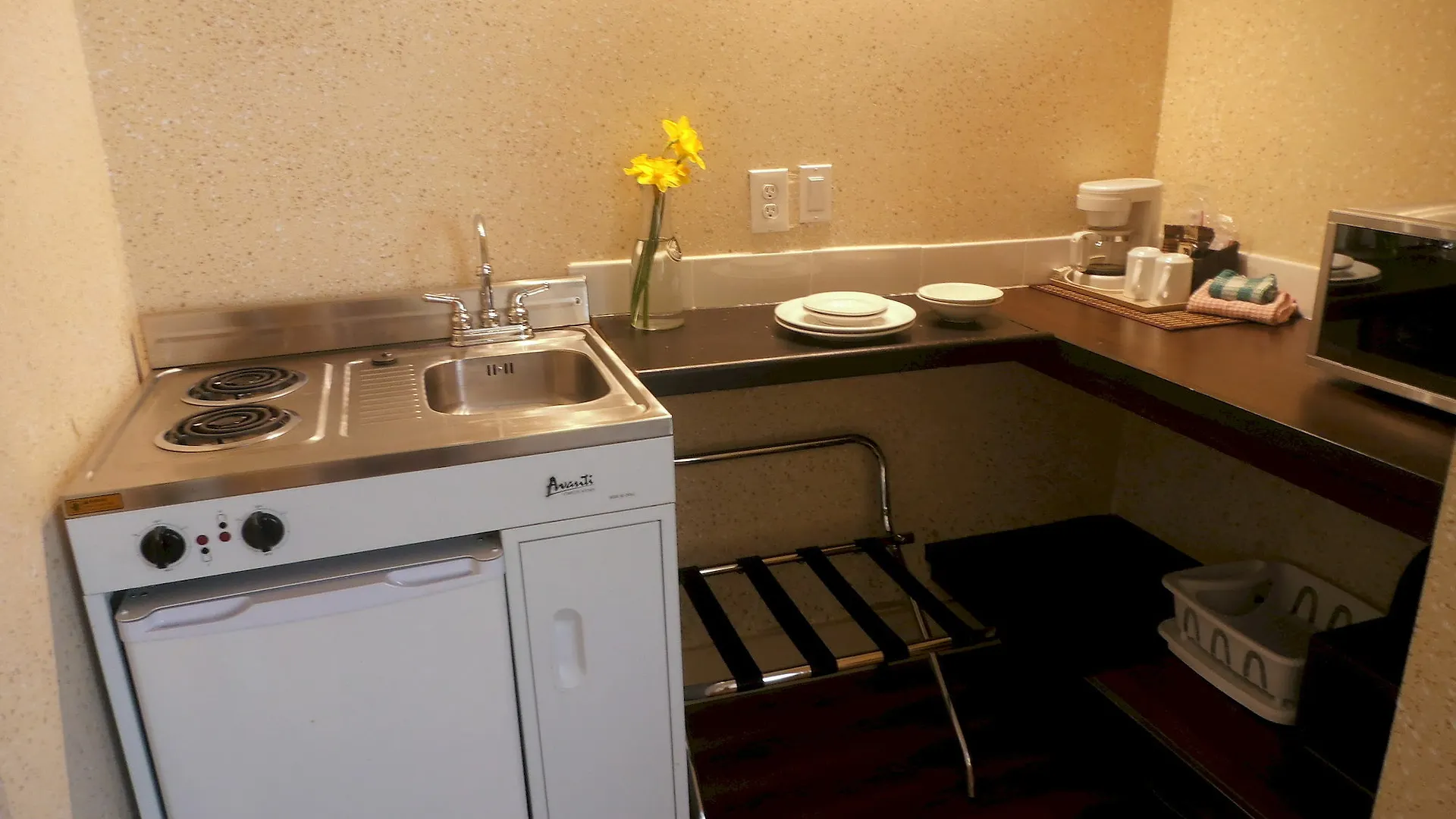 Divya Sutra Suites On Robson Downtown Vancouver Aparthotel